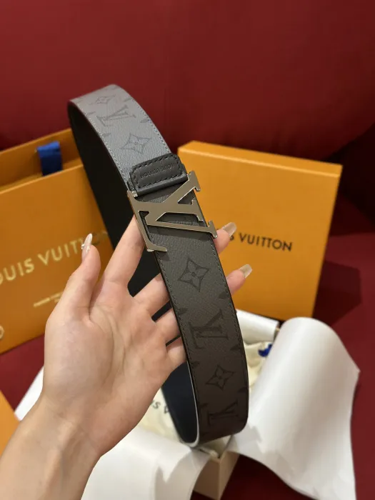 LOUIS VUITTON Двусторонний мужской ремень LV Initials