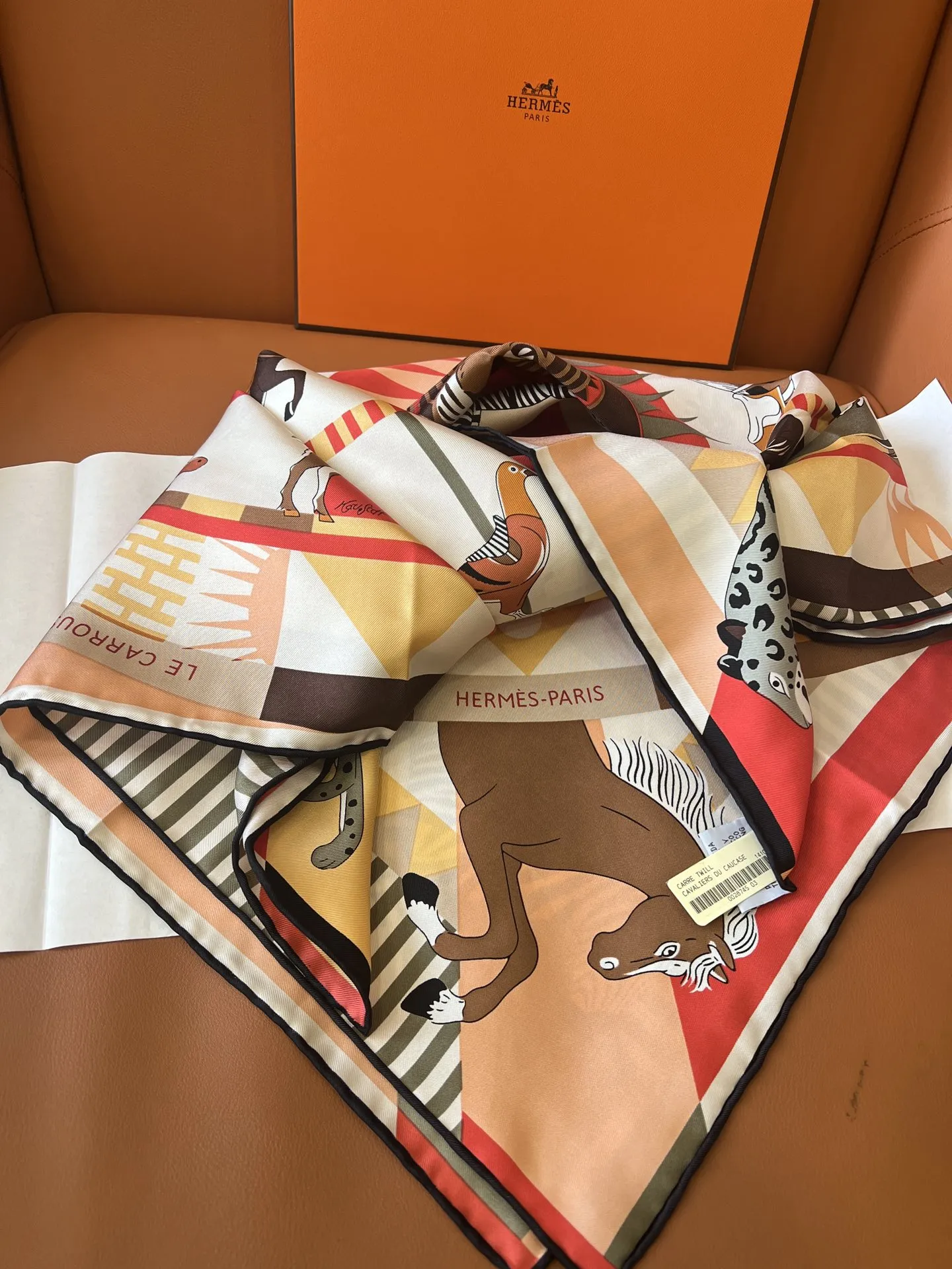 HERMES Женский платок Carré 90 Le Carrousel du Tigre Royal HERMES Женский платок Carré 90 Le Carrousel du Tigre Royal