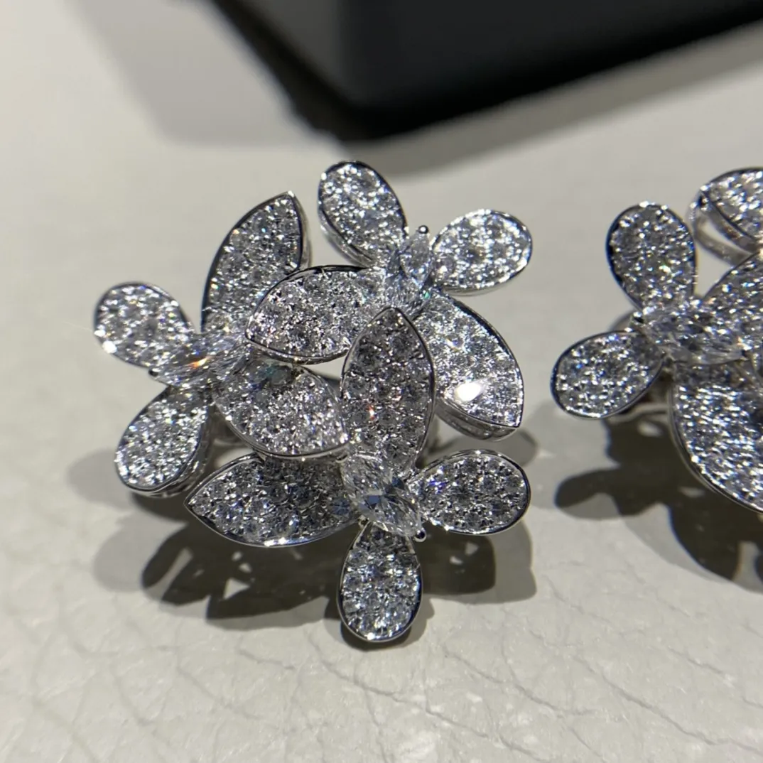 GRAFF Серьги Triple Pavе Butterfly Diamond белое золото и бриллианты GRAFF Серьги Triple Pavе Butterfly Diamond белое золото и бриллианты