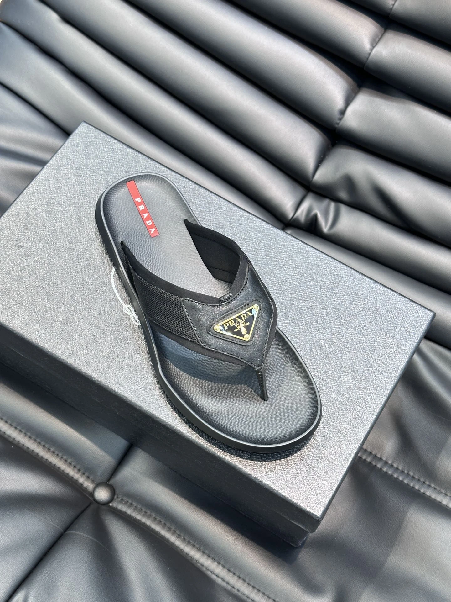 PRADA Мужские шлёпанцы-вьетнамки