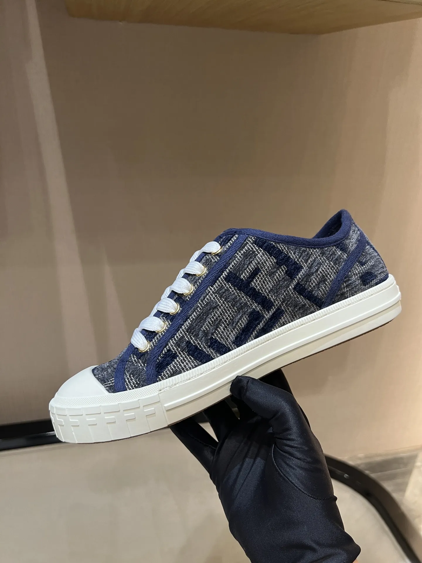 FENDI Женские кеды Domino FENDI Женские кеды Domino