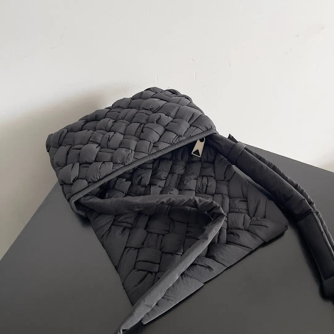 BOTTEGA VENETA Сумка Rumple Messenger нейлон Small