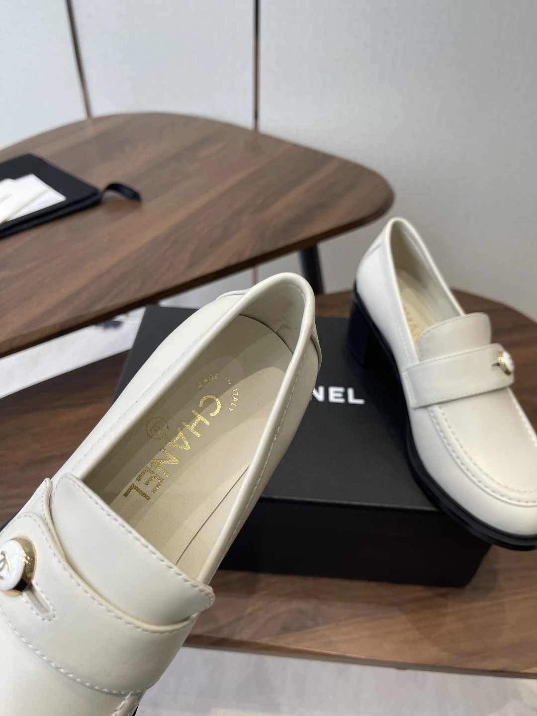 CHANEL Женские туфли из телячьей кожи 