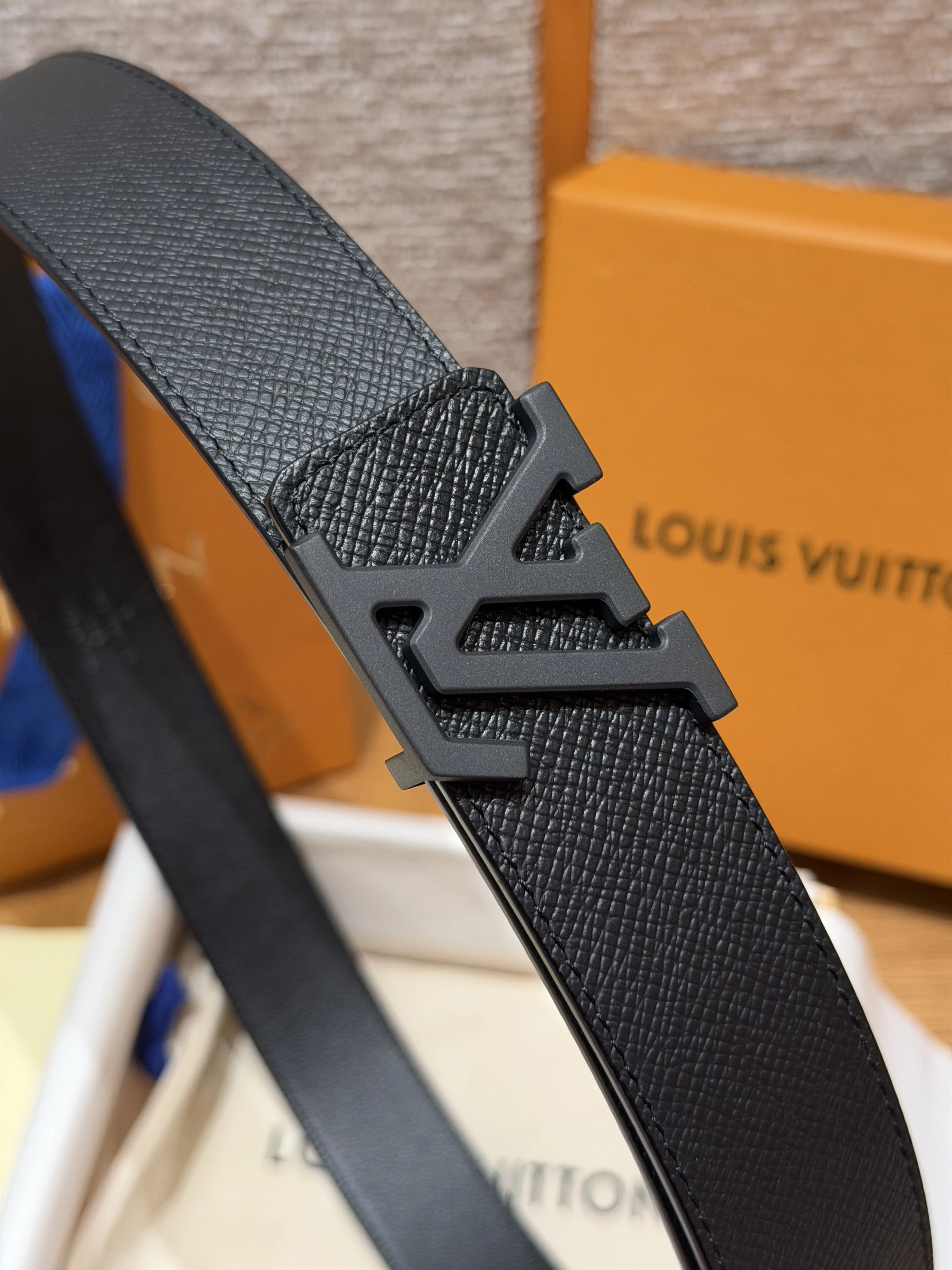 LOUIS VUITTON Мужской ремень 