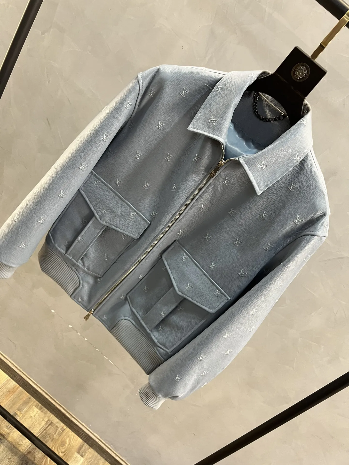 LOUIS VUITTON Мужская кожаная куртка LOUIS VUITTON Мужская кожаная куртка