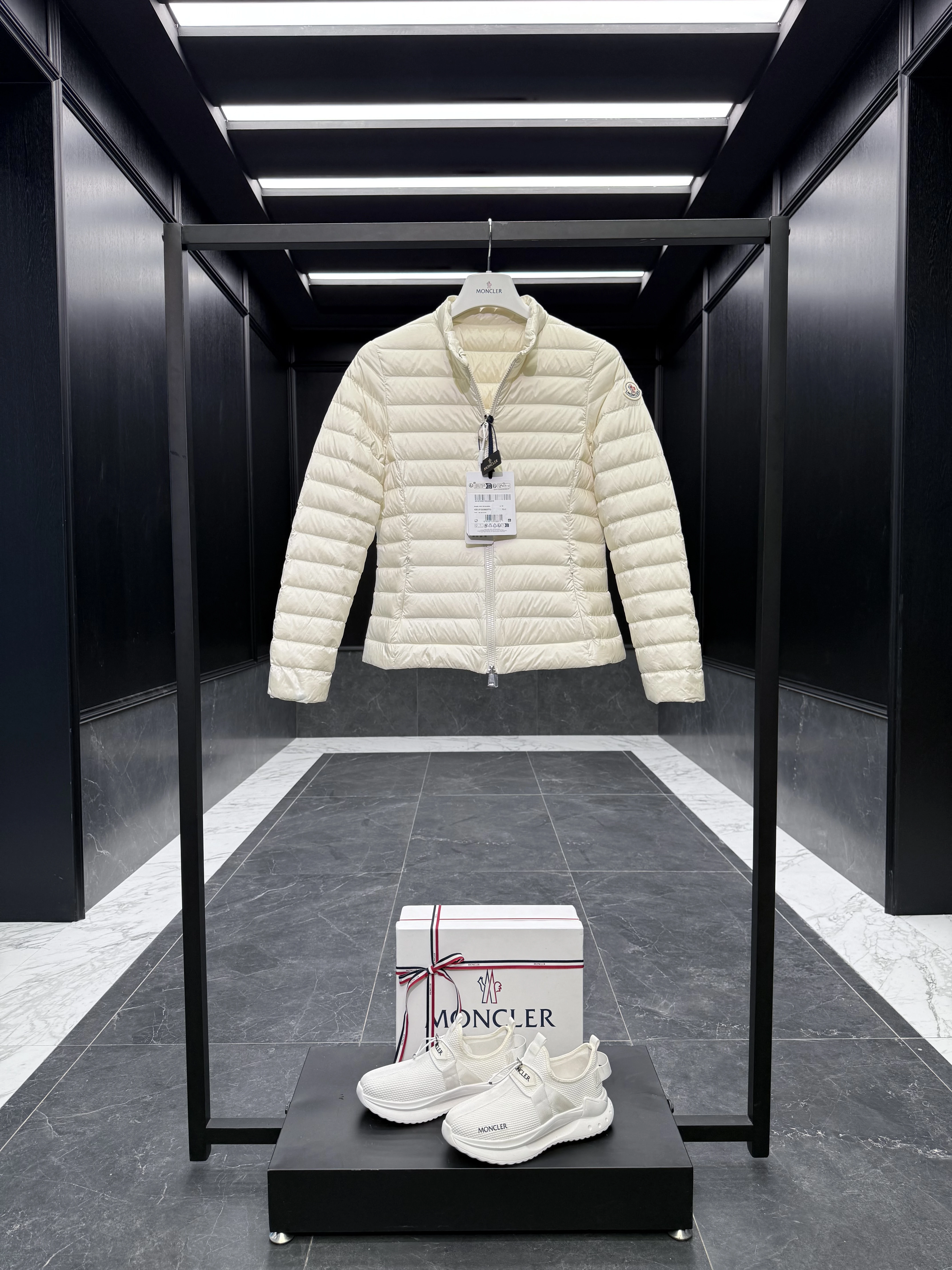 MONCLER Женский пуховик Igelle 