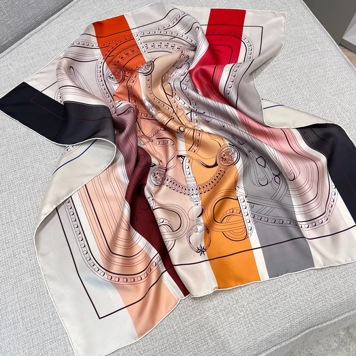 HERMES Платок из шелковый