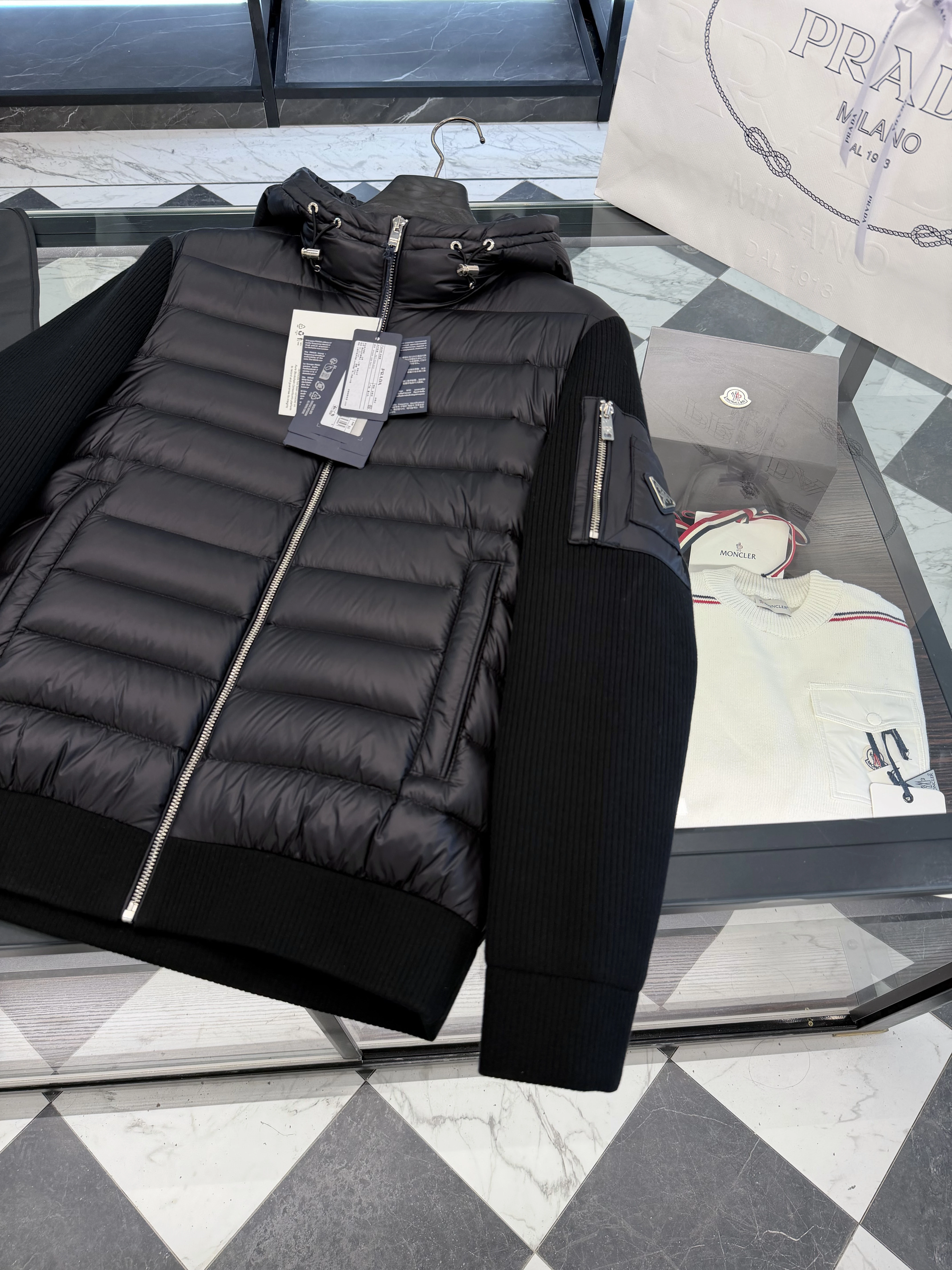 PRADA Мужская ветровка на пуховом наполнителе PRADA Мужская ветровка на пуховом наполнителе