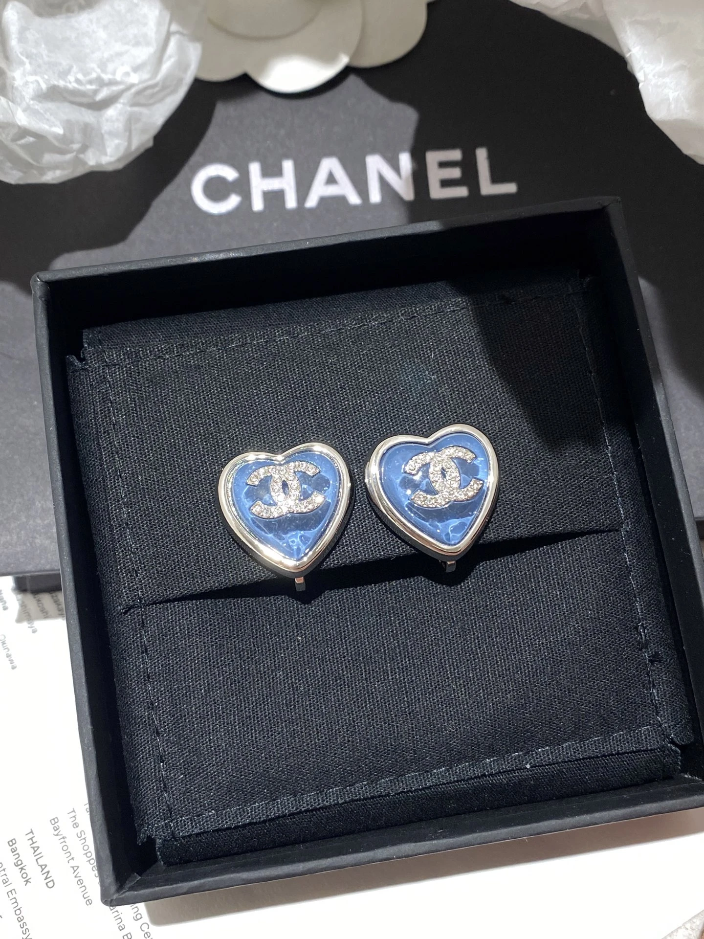 CHANEL Женские серьги в форме сердца CHANEL Женские серьги в форме сердца