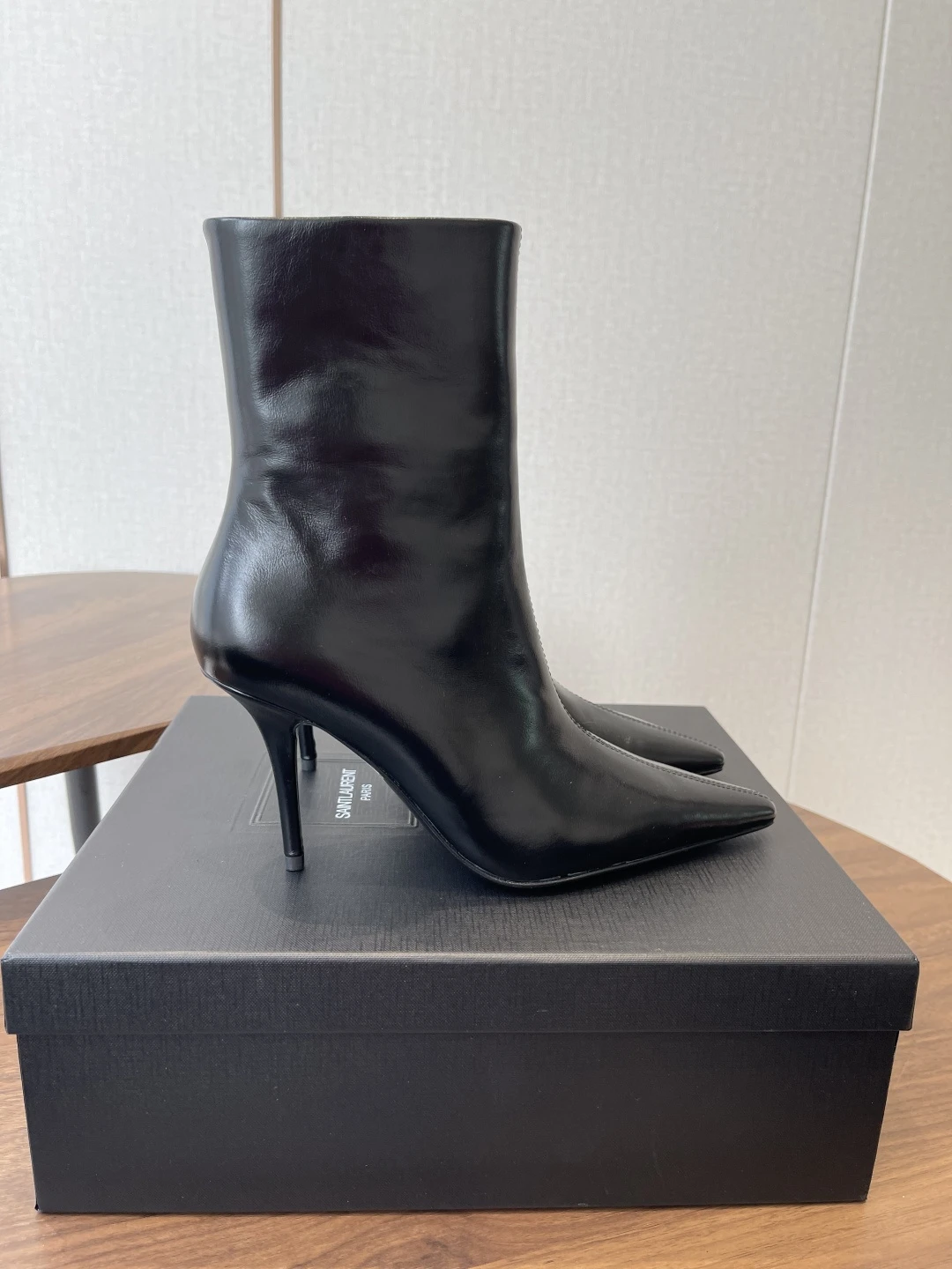 SAINT LAURENT Женские ботинки 