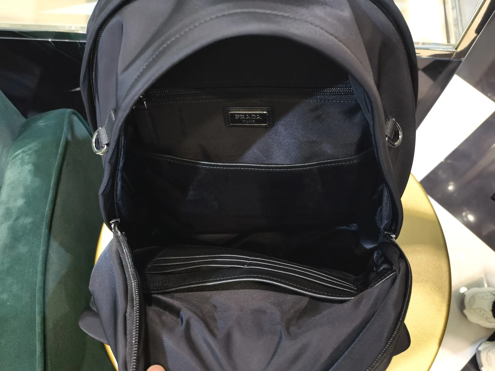 PRADA Мужской рюкзак 2VZ048 из телячьей кожи PRADA Мужской рюкзак 2VZ048 из телячьей кожи