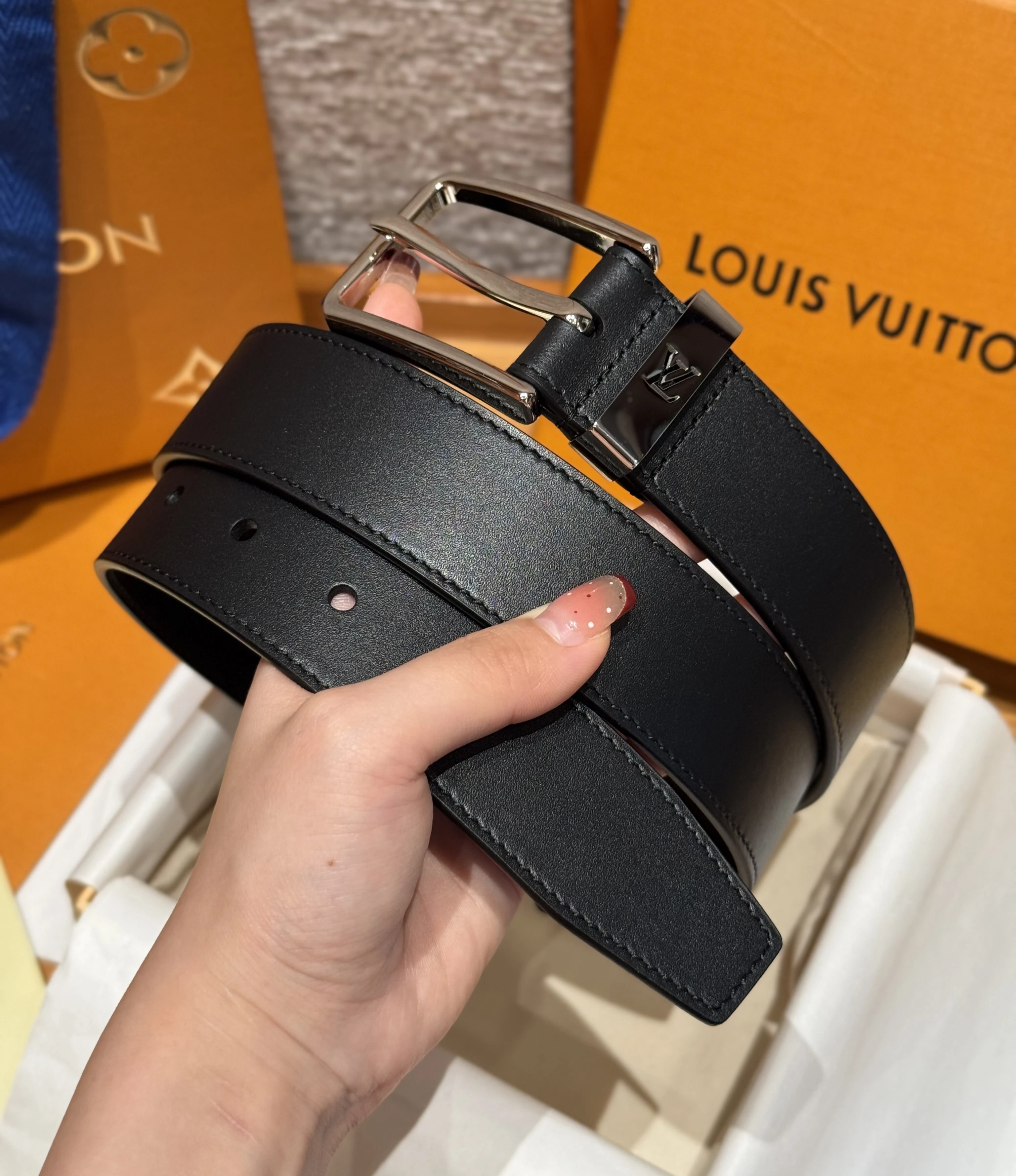 LOUIS VUITTON Мужской ремень Taurillon LOUIS VUITTON Мужской ремень Taurillon