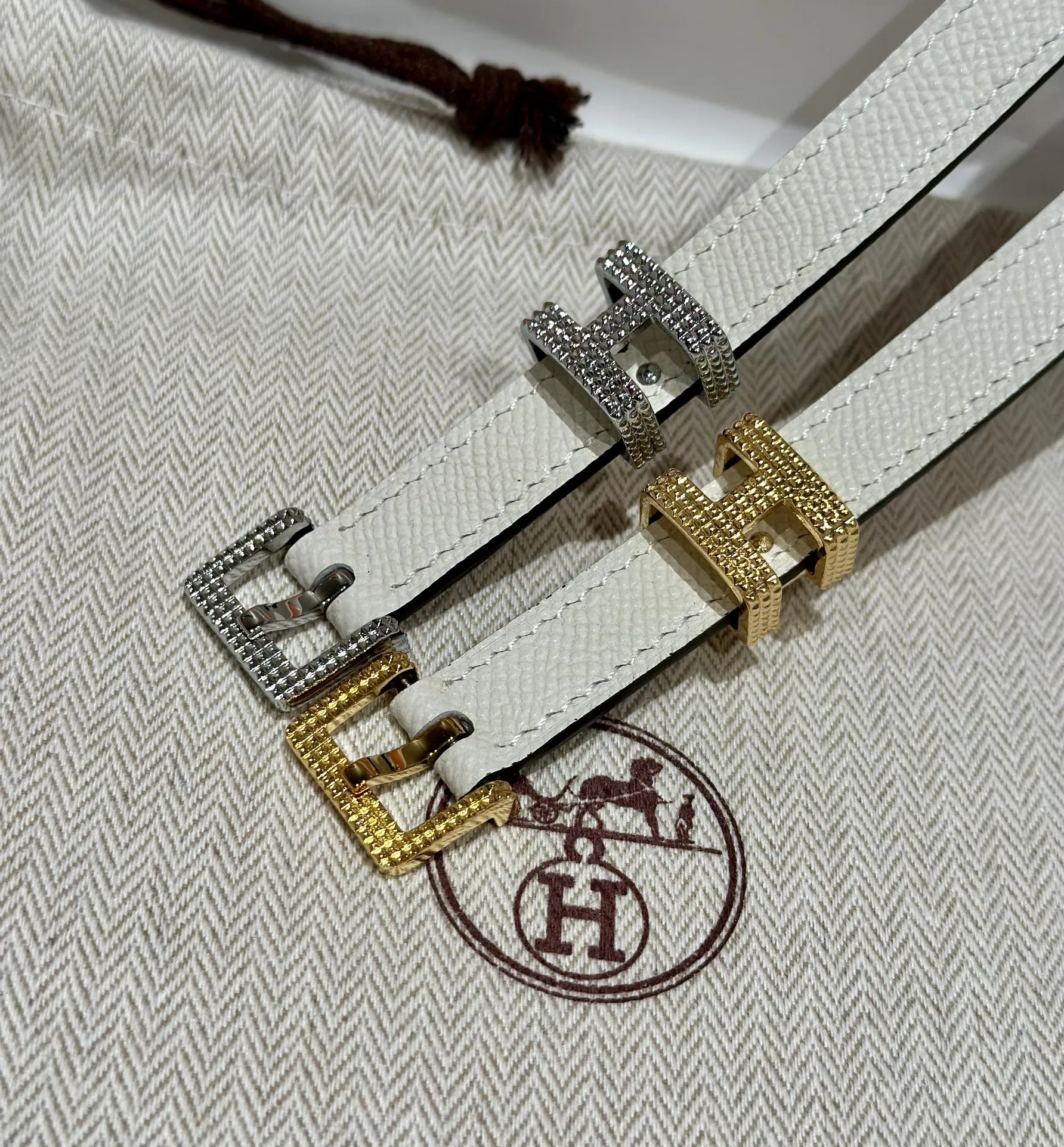 HERMES Женский узкий ремень Kelly с ребристой пряжкой HERMES Женский узкий ремень Kelly с ребристой пряжкой