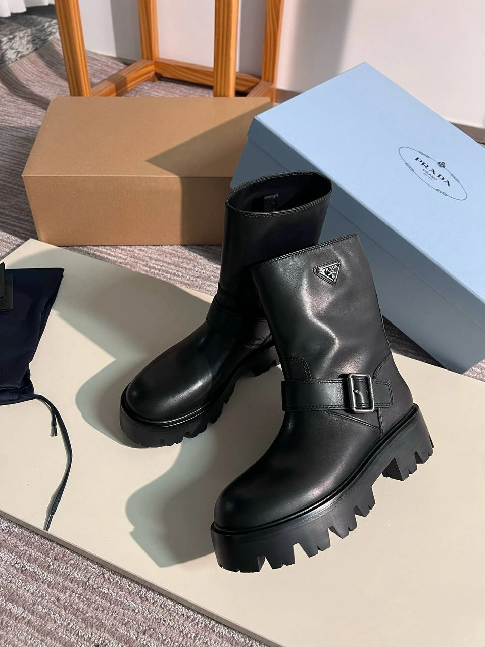 PRADA Женские ботинки из воловьей кожи PRADA Женские ботинки из воловьей кожи