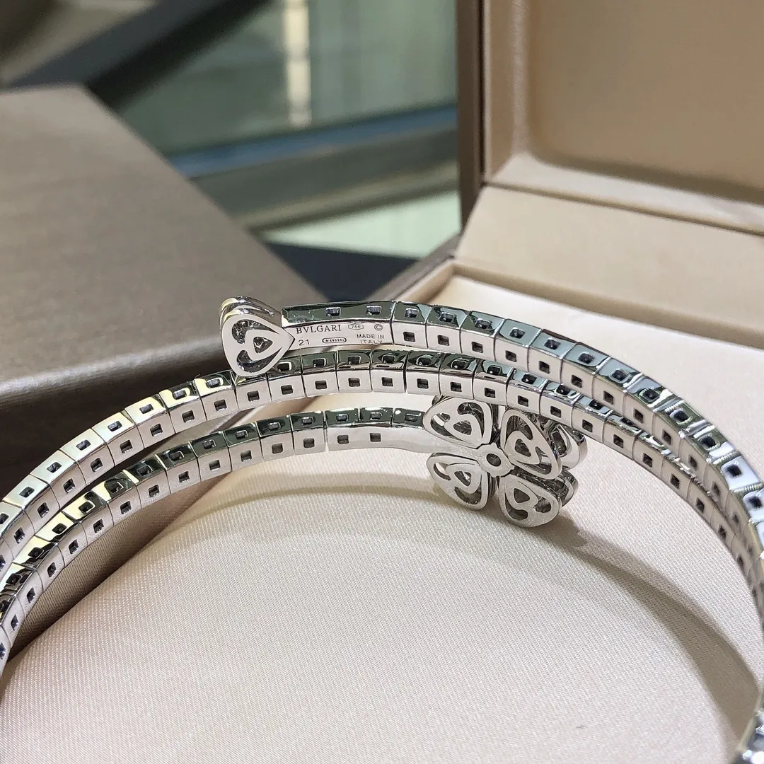 BVLGARI Браслет Fiorever белое золото и бриллианты BVLGARI Браслет Fiorever белое золото и бриллианты