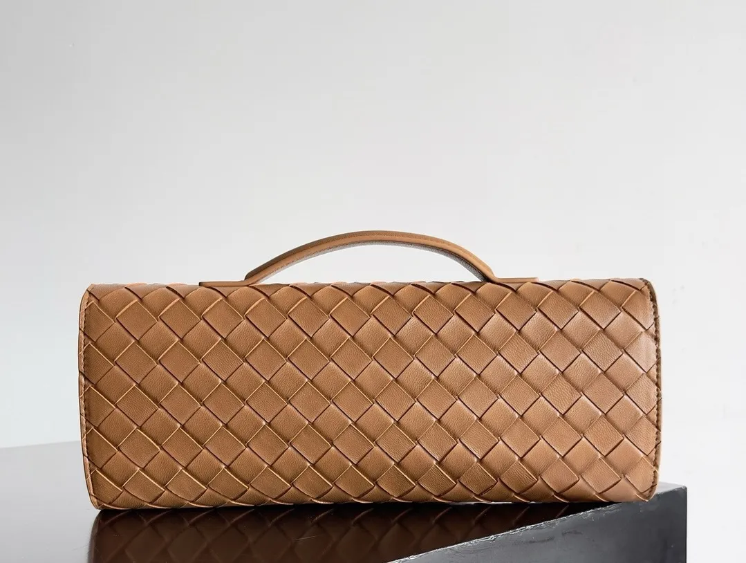 BOTTEGA VENETA Женский клатч Andiamo кожа Intrecciato
