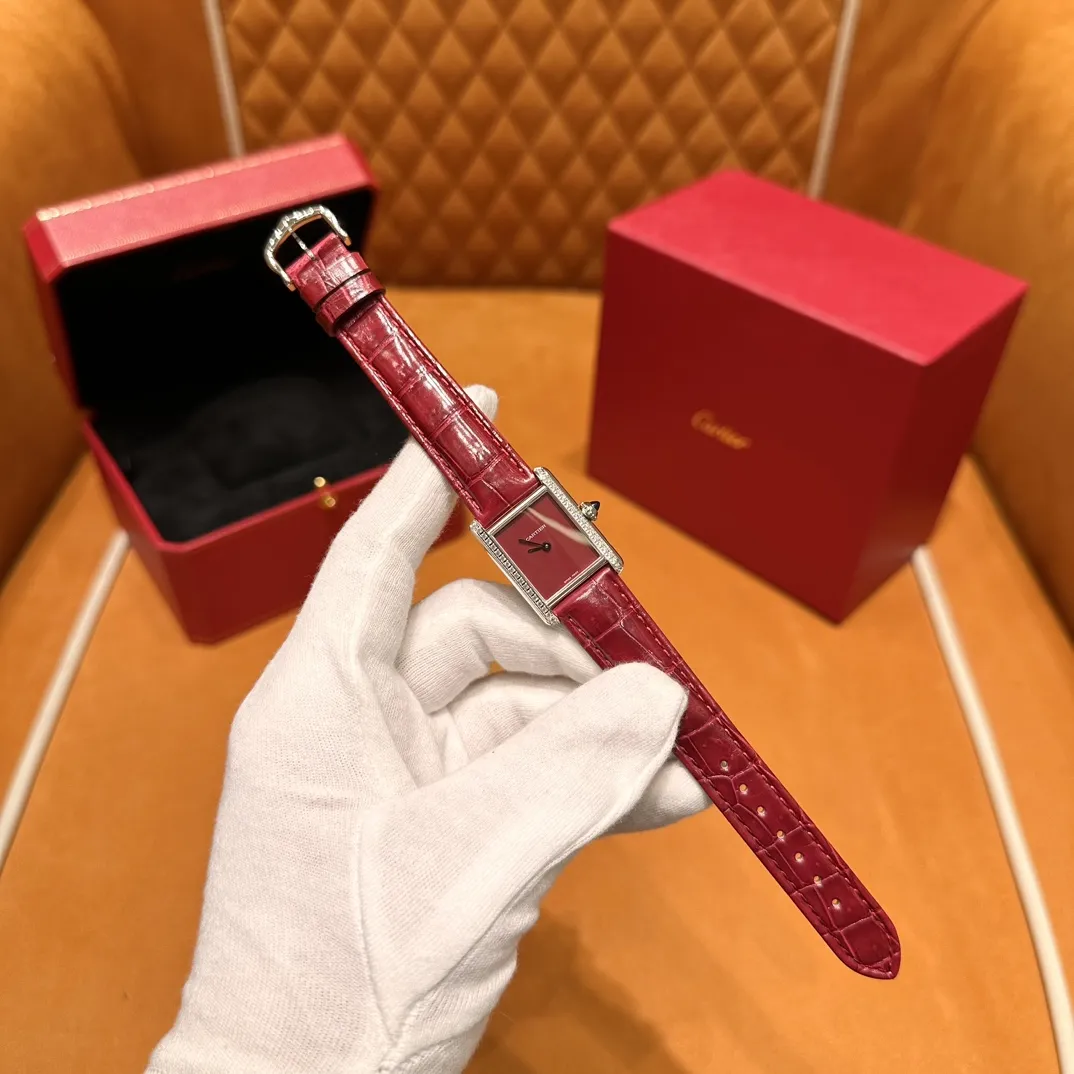 CARTIER Женские часы Tank серии W4TA0022 CARTIER Женские часы Tank серии W4TA0022