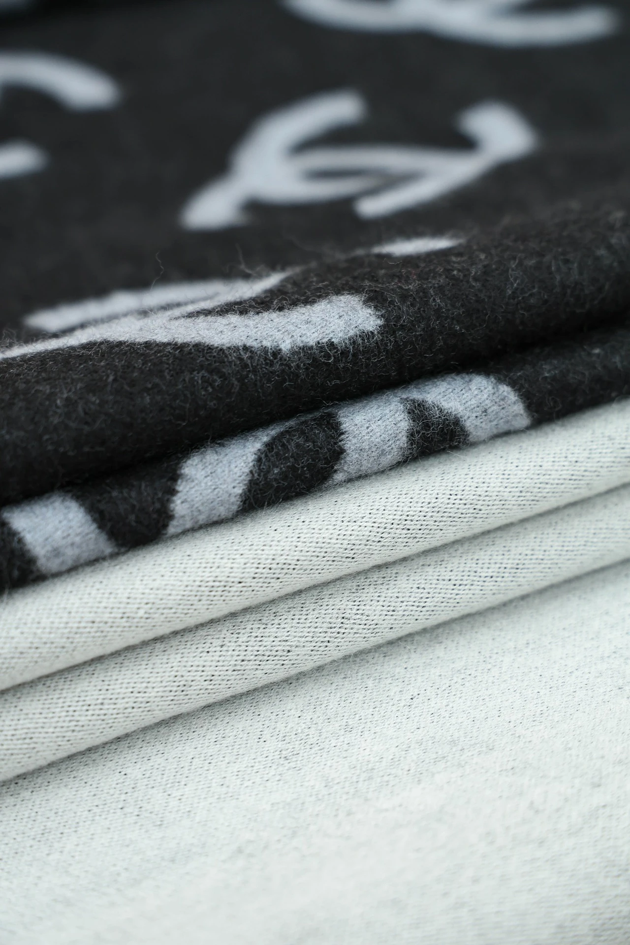 CHANEL Женский двусторонний шарф из кашемира 