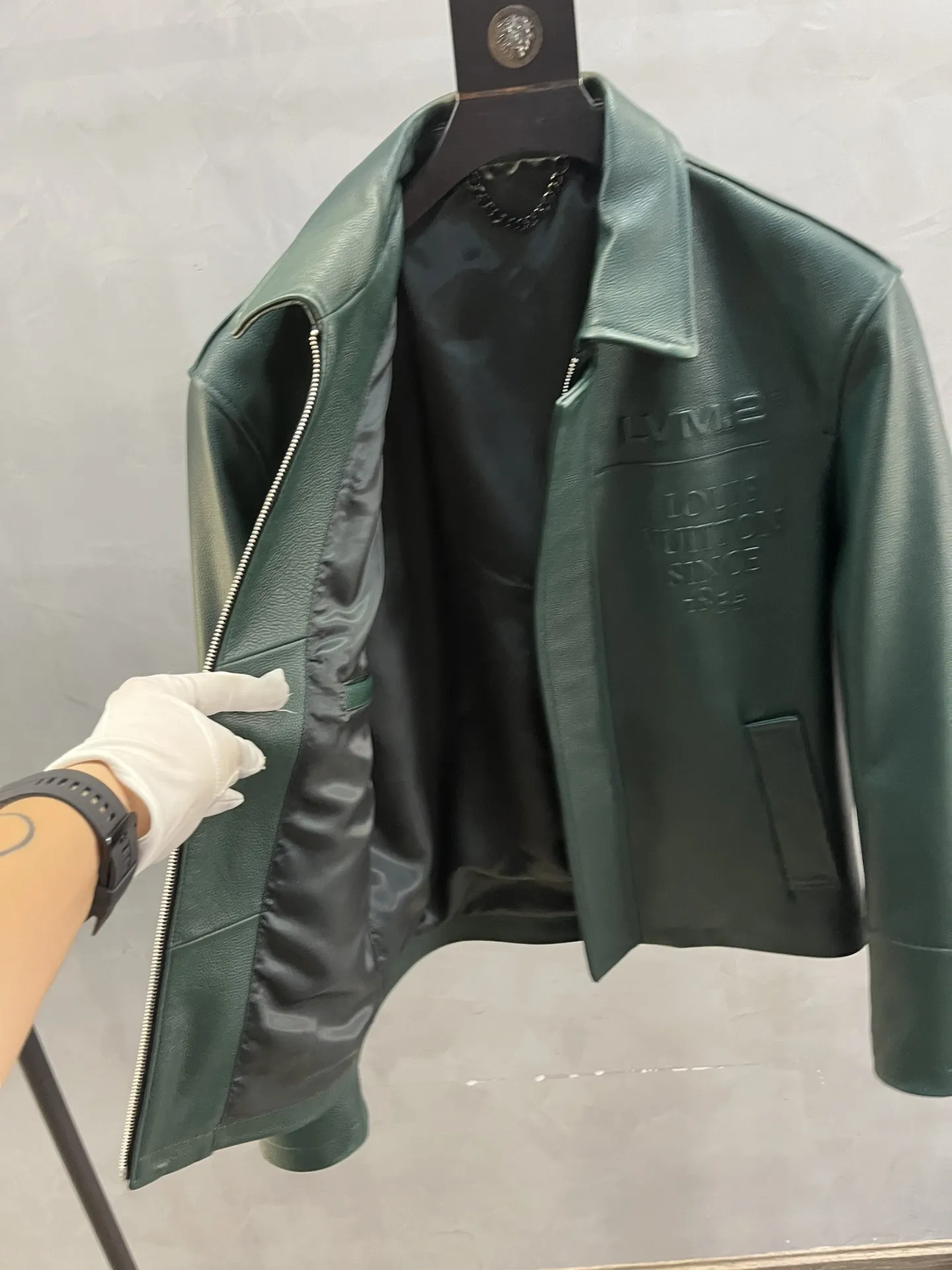 LOUIS VUITTON Мужская кожаная куртка LOUIS VUITTON Мужская кожаная куртка