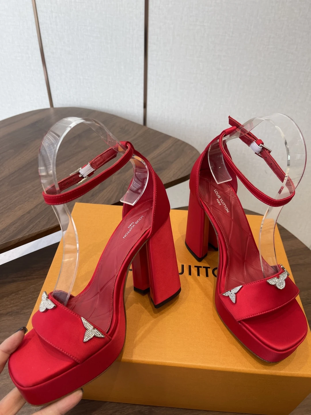 LOUIS VUITTON Женские туфли 