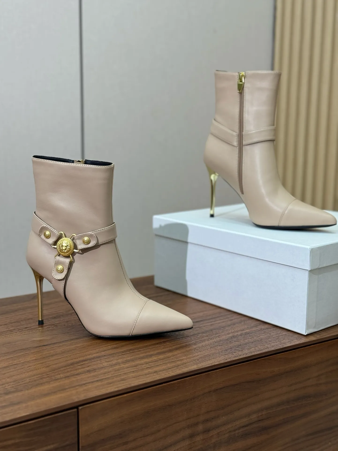 BALMAIN Женские кожаные ботильоны BALMAIN Женские кожаные ботильоны