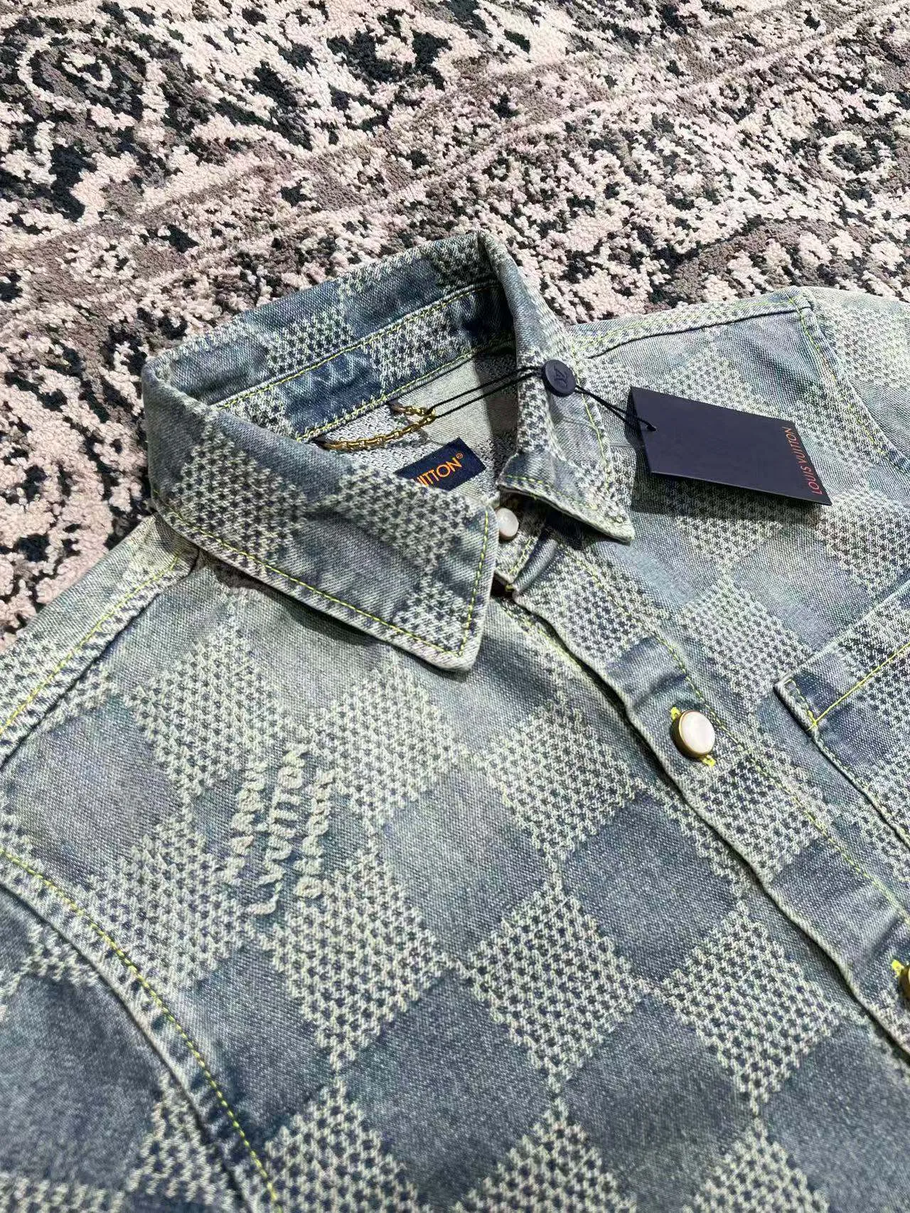 LOUIS VUITTON Мужская рубашка LOUIS VUITTON Мужская рубашка