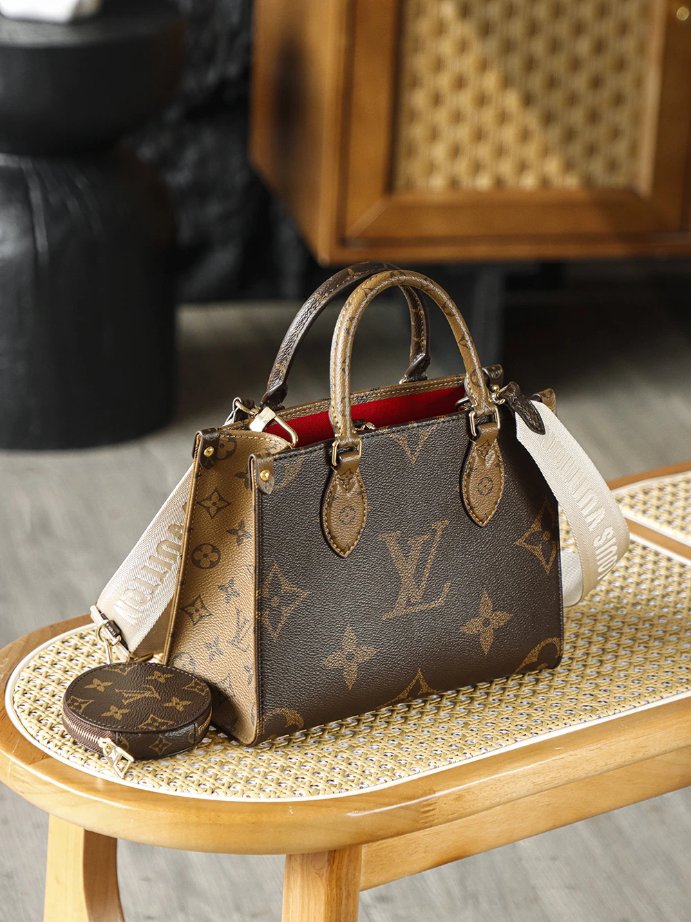 LOUIS VUITTON Женская Сумка Onthego M46373 LOUIS VUITTON Женская Сумка Onthego M46373