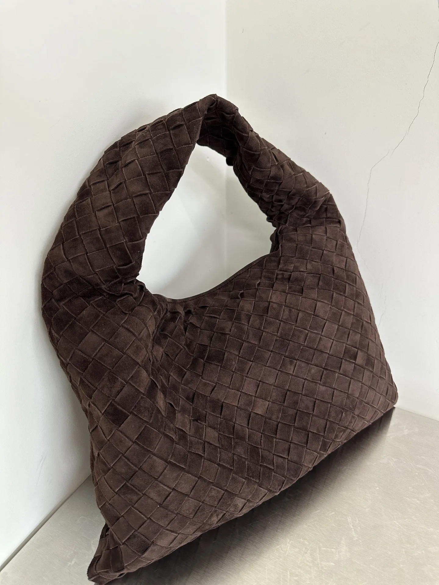 BOTTEGA VENETA Женская сумка Hop замш Medium