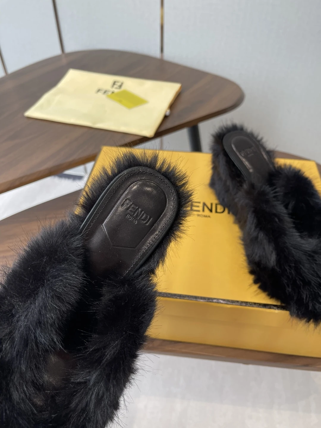 FENDI Женские мюли