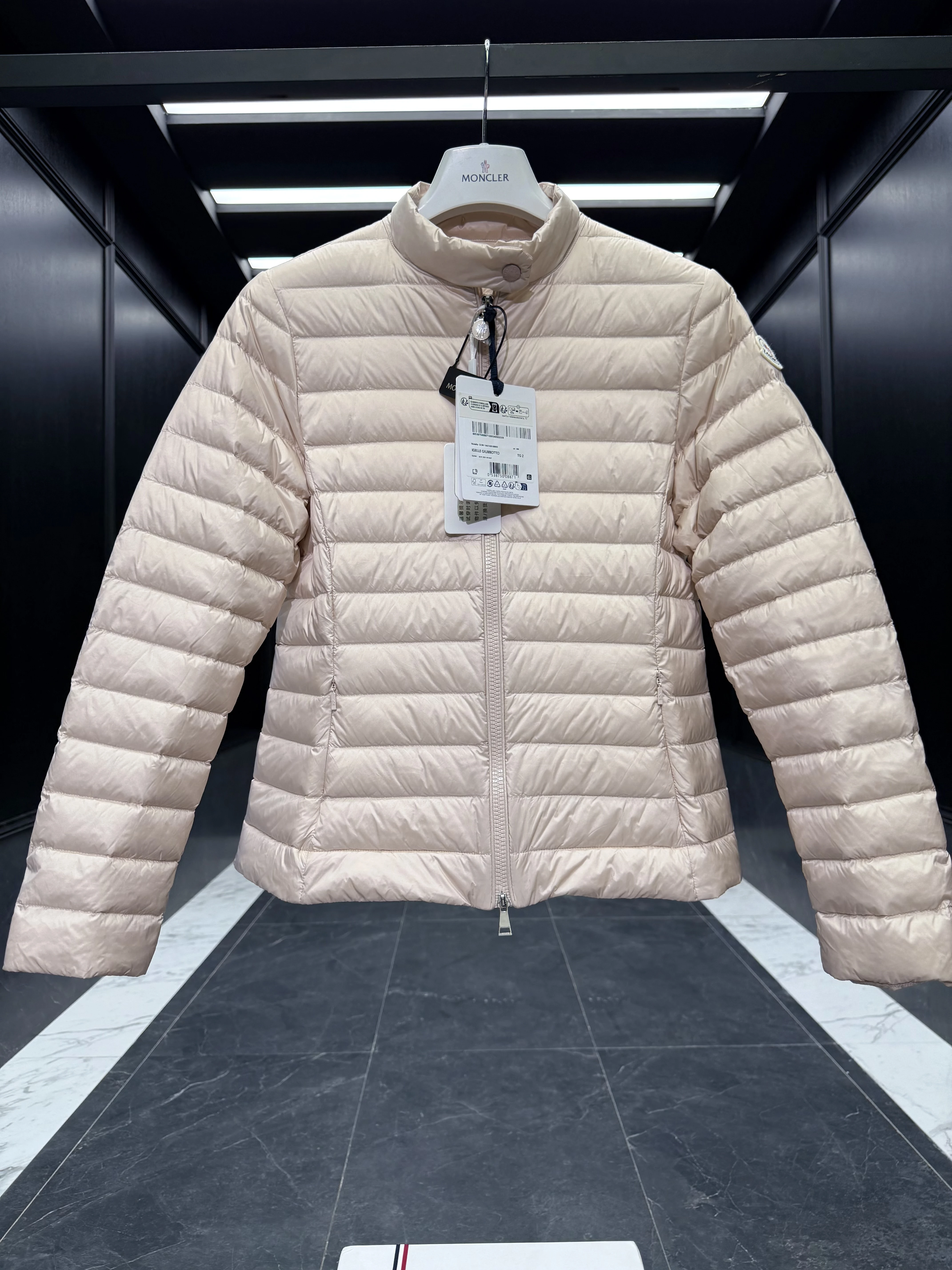 MONCLER Женский пуховик Igelle MONCLER Женский пуховик Igelle