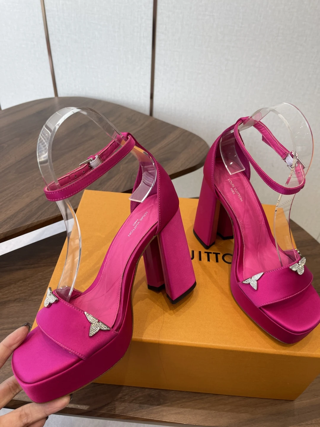 LOUIS VUITTON Женские туфли 