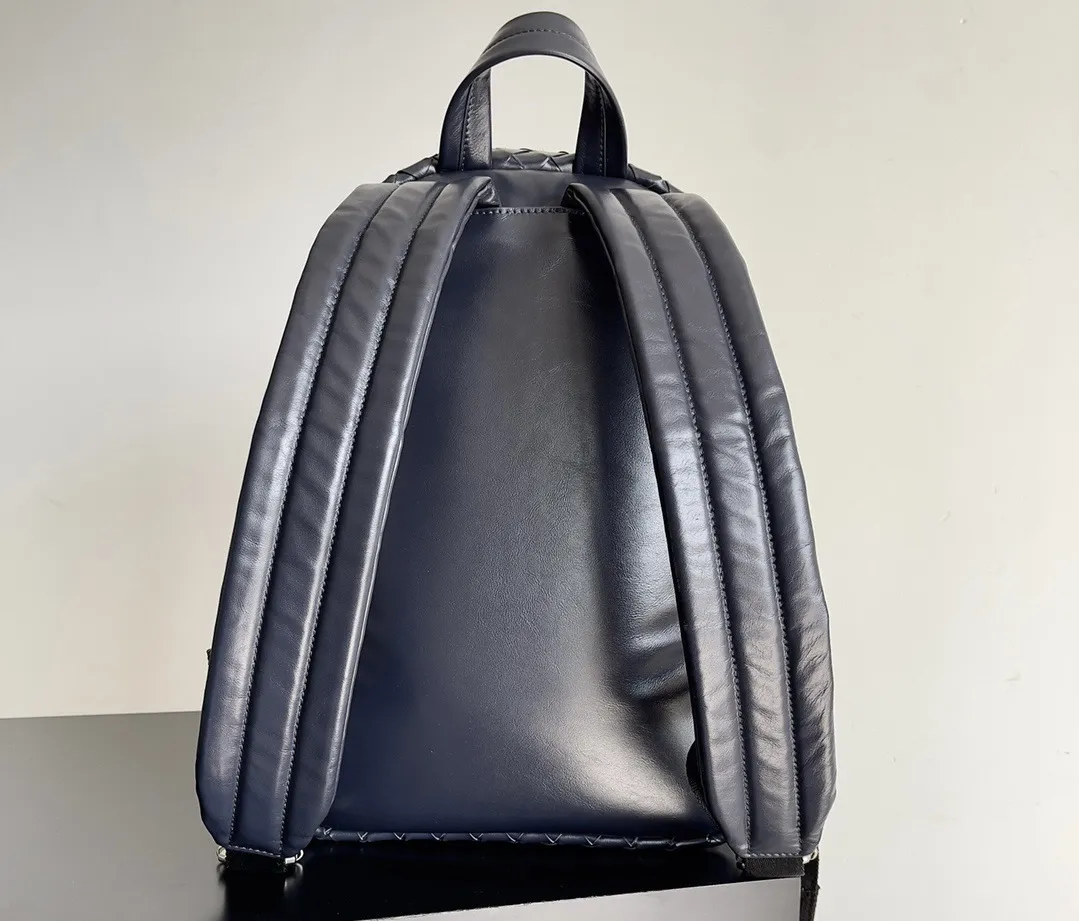 BOTTEGA VENETA Мужской Рюкзак Intrecciato Medium