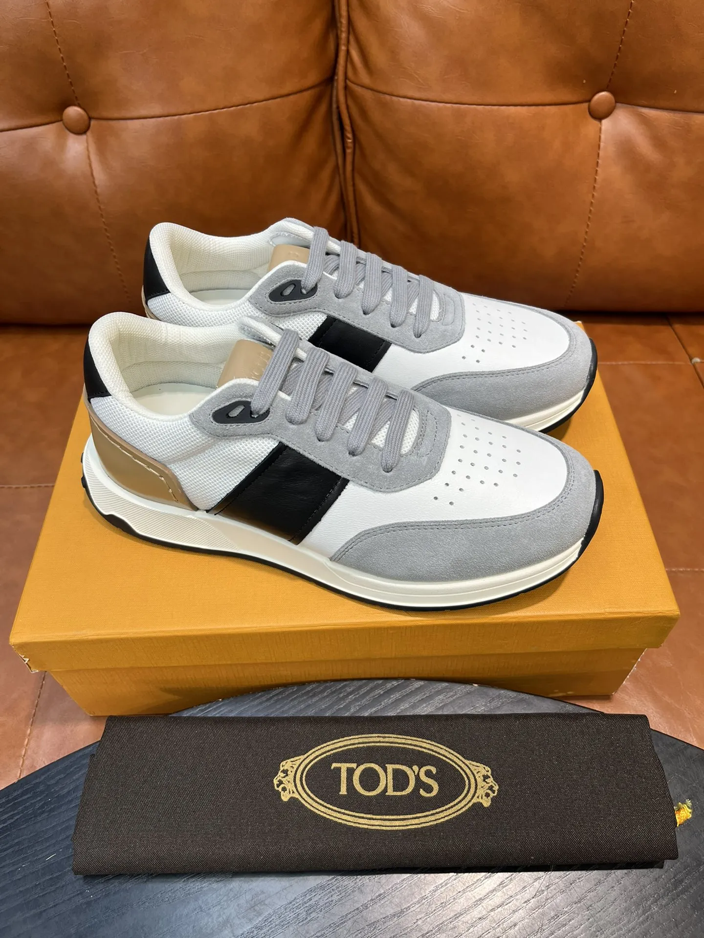 TOD'S Мужские кроссовки из натуральной кожи бежевые