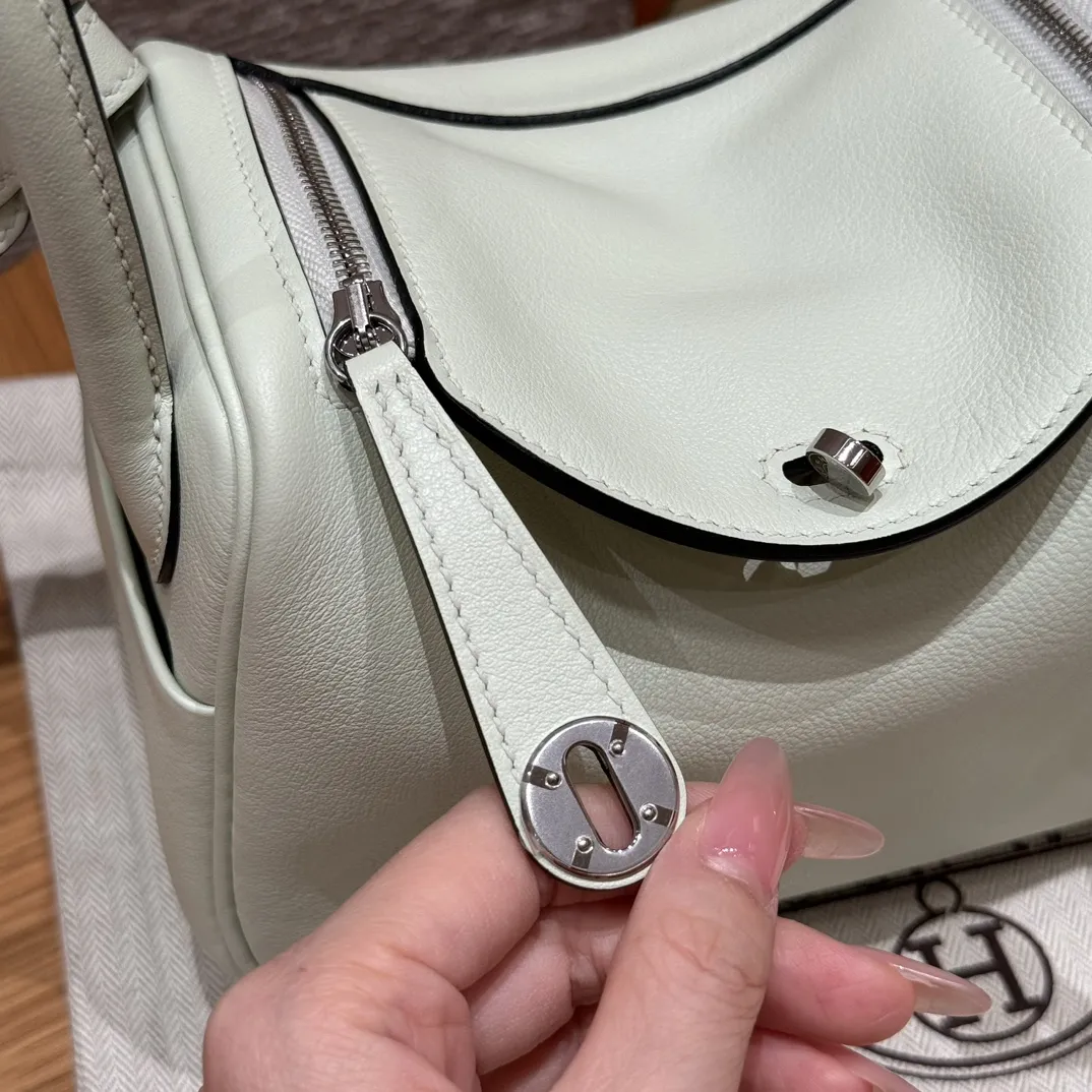 HERMES Женская сумка Lindy 19 см OZ Swift HERMES Женская сумка Lindy 19 см OZ Swift