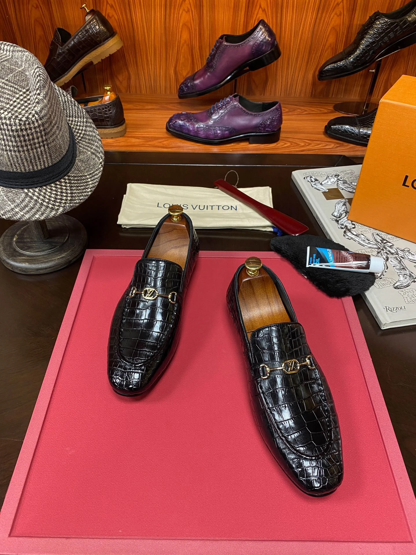 LOUIS VUITTON Мужские туфли LOUIS VUITTON Мужские туфли