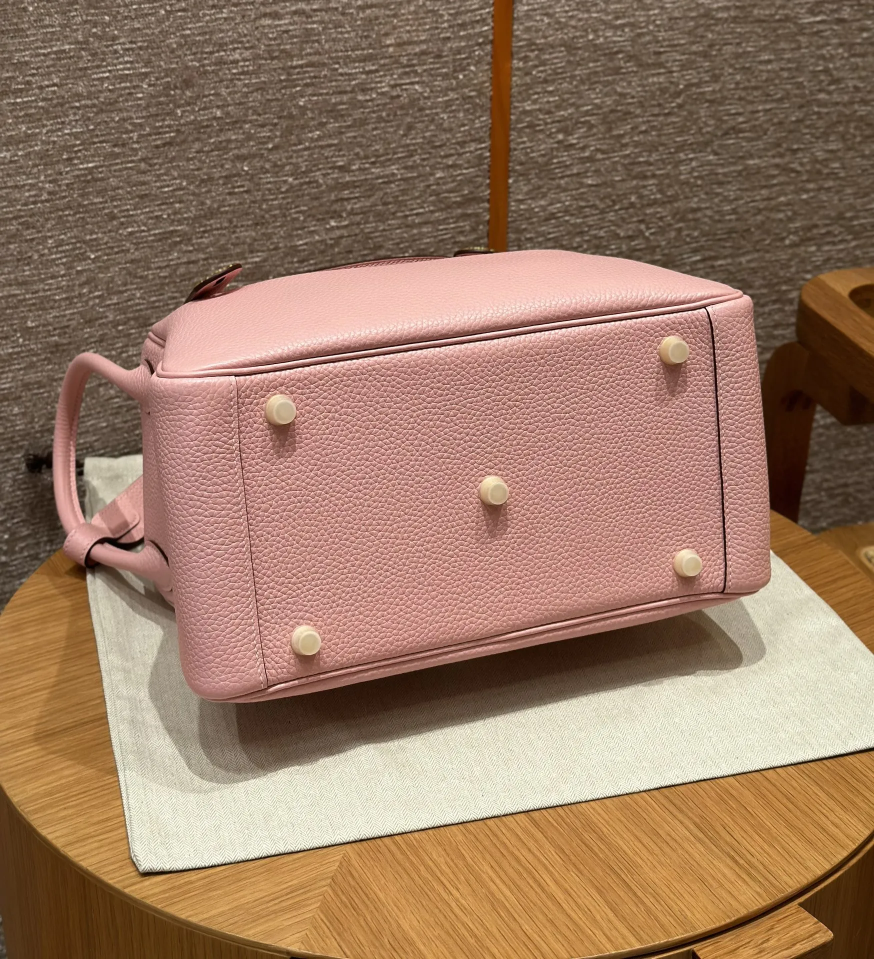 HERMES Женская сумка Lindy 30 см 3Q Clemence HERMES Женская сумка Lindy 30 см 3Q Clemence