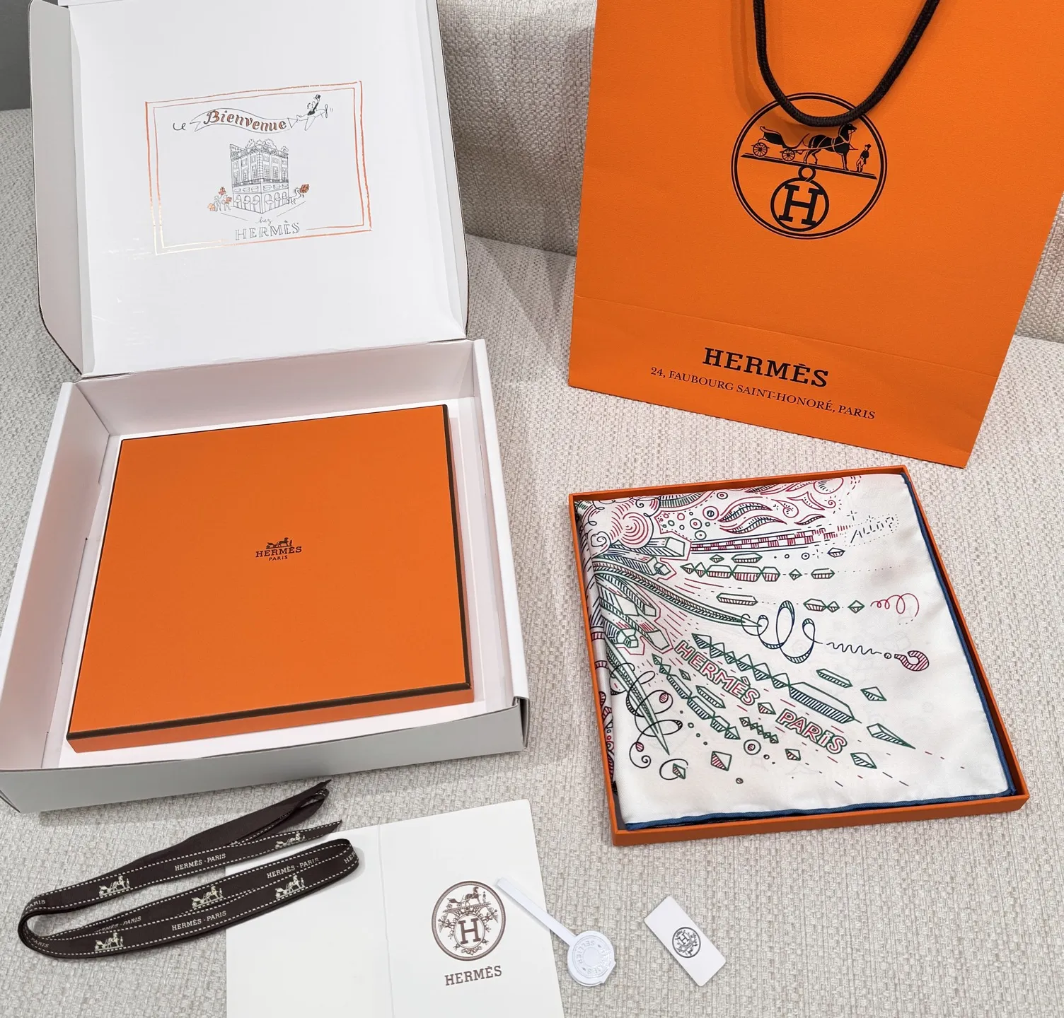 HERMES Женский платок из шелка