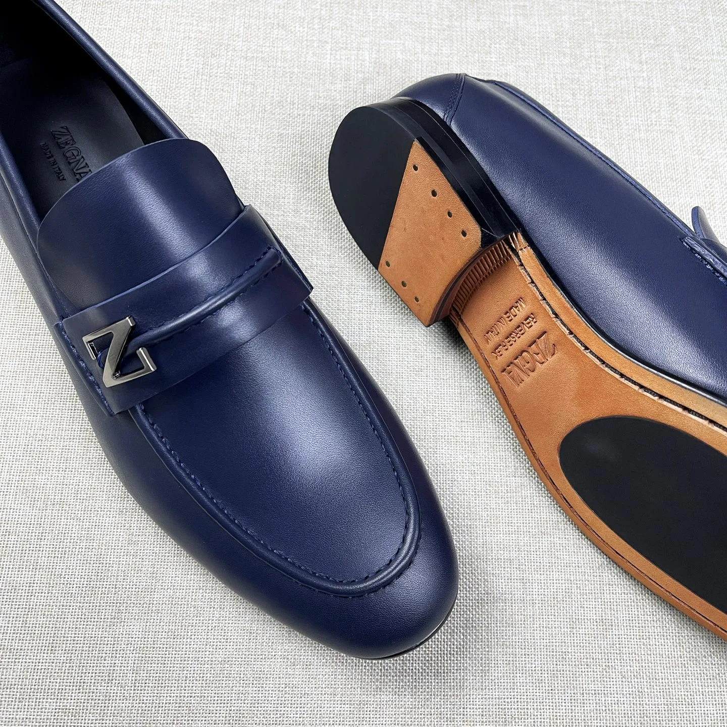 ERMENEGILDO ZEGNA Мужские лоферы телячья кожа в классических цветах ERMENEGILDO ZEGNA Мужские лоферы телячья кожа в классических цветах