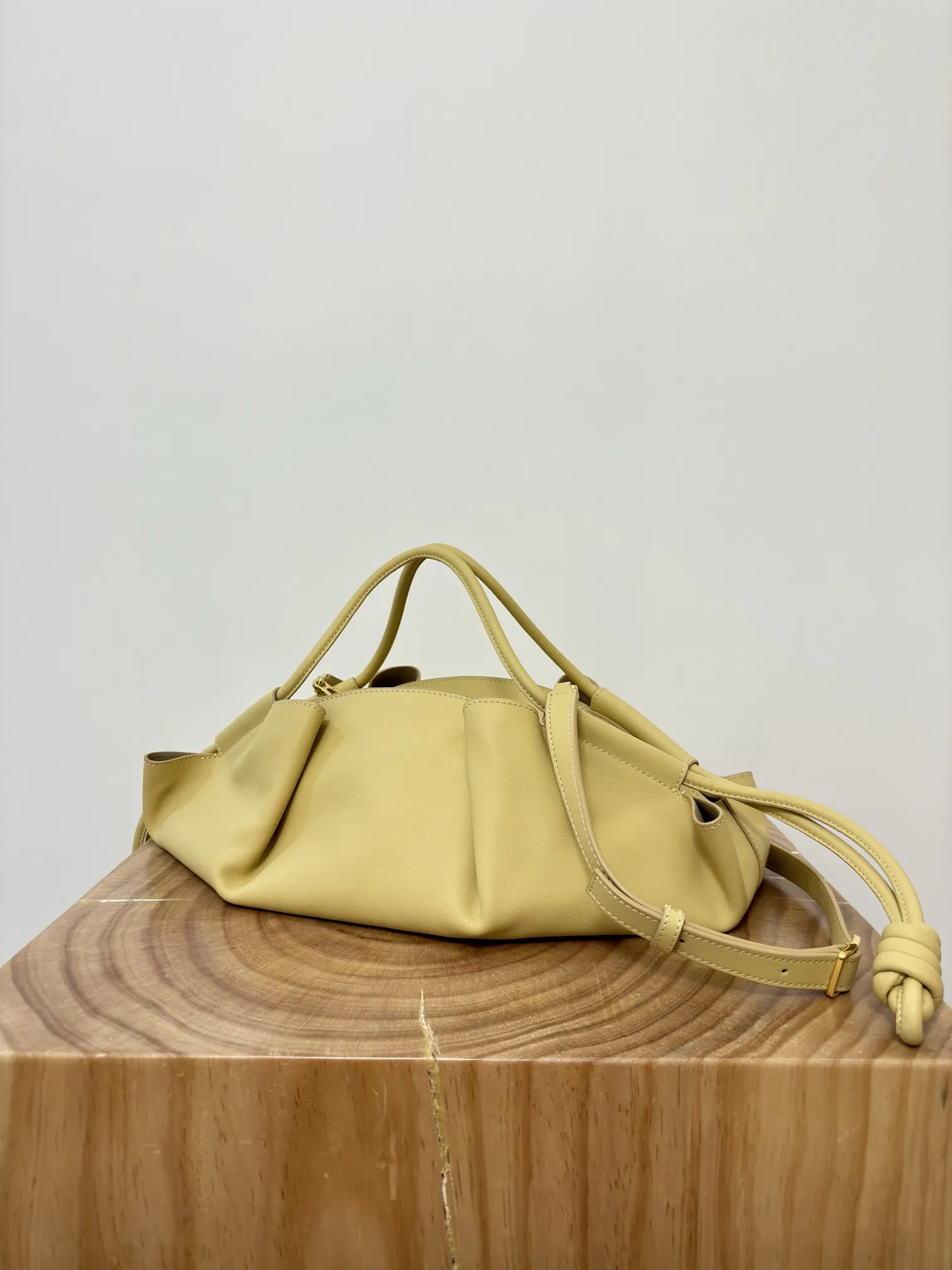 LOEWE Женская сумка Paseo medium LOEWE Женская сумка Paseo medium