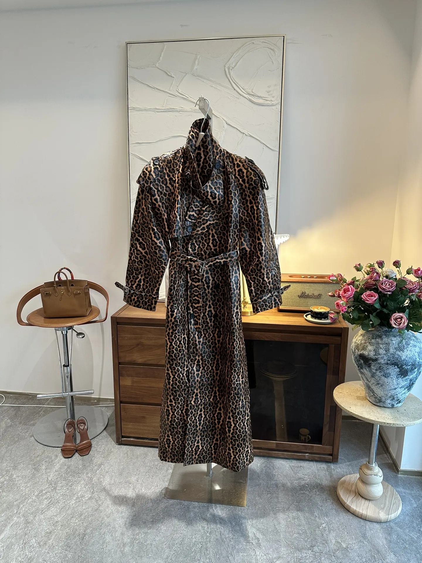 SAINT LAURENT Женский леопардовый плащ из кожи SAINT LAURENT Женский леопардовый плащ из кожи