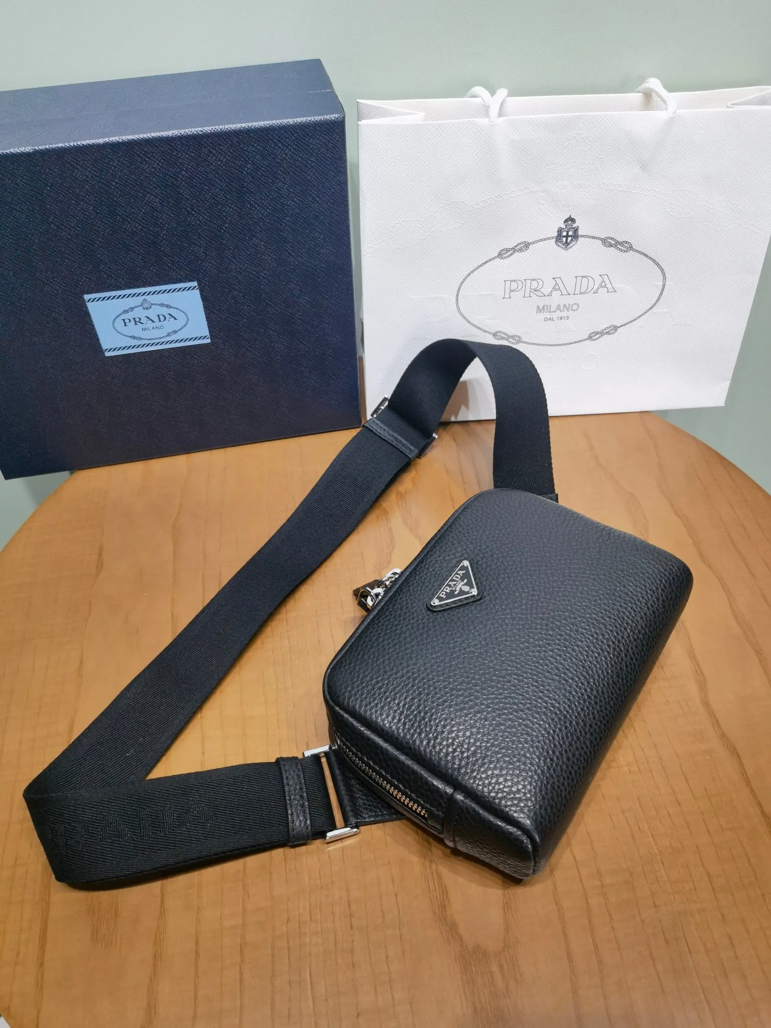 PRADA Мужская сумка из чёрной кожи PRADA Мужская сумка из чёрной кожи