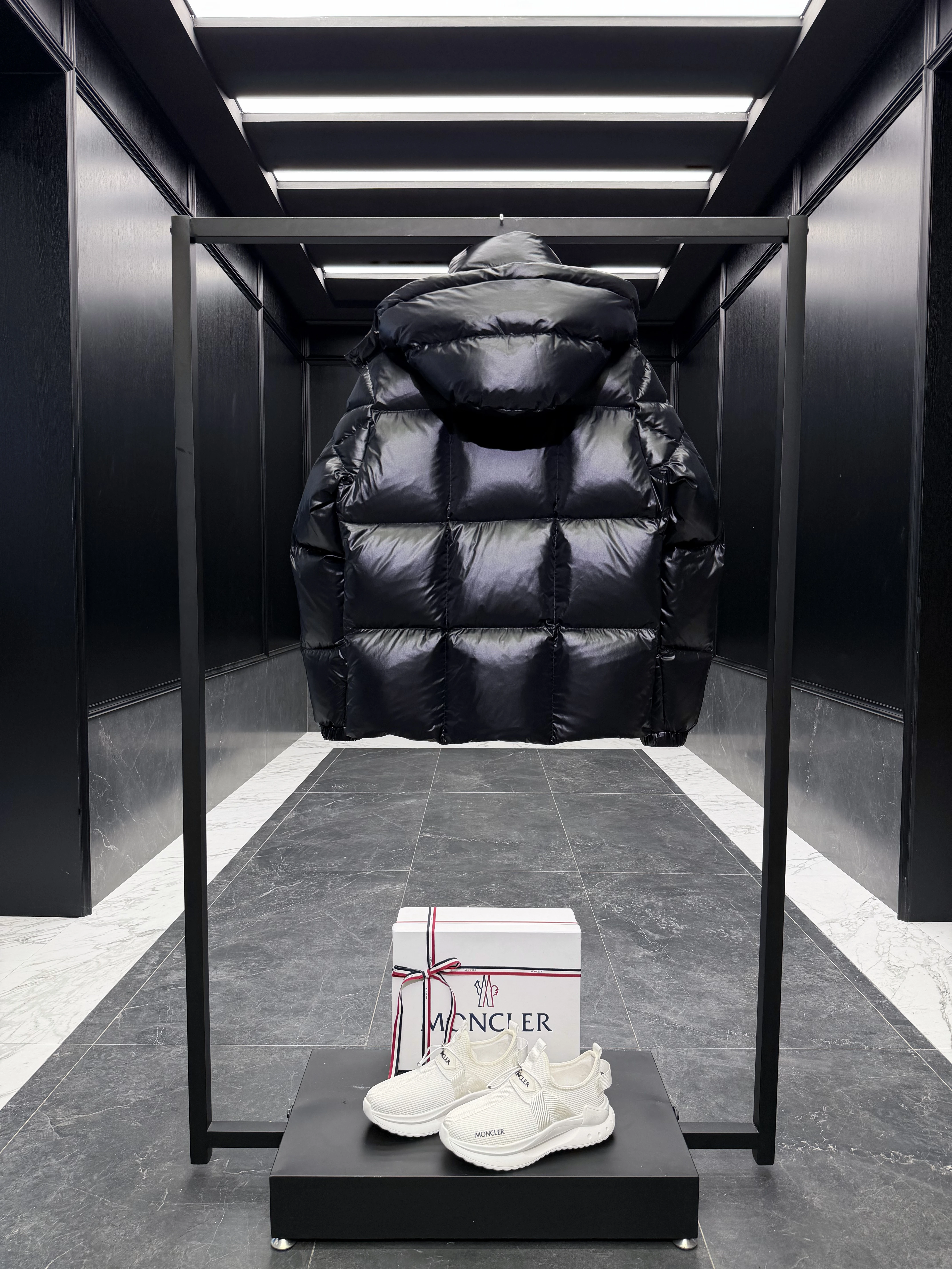 MONCLER Мужской пуховик Parana MONCLER Мужской пуховик Parana