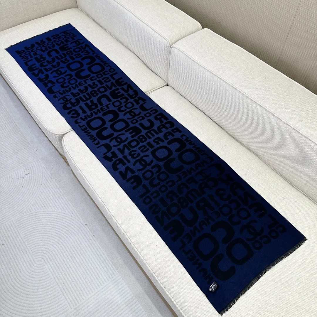 CHANEL Женский шарф из шерсти