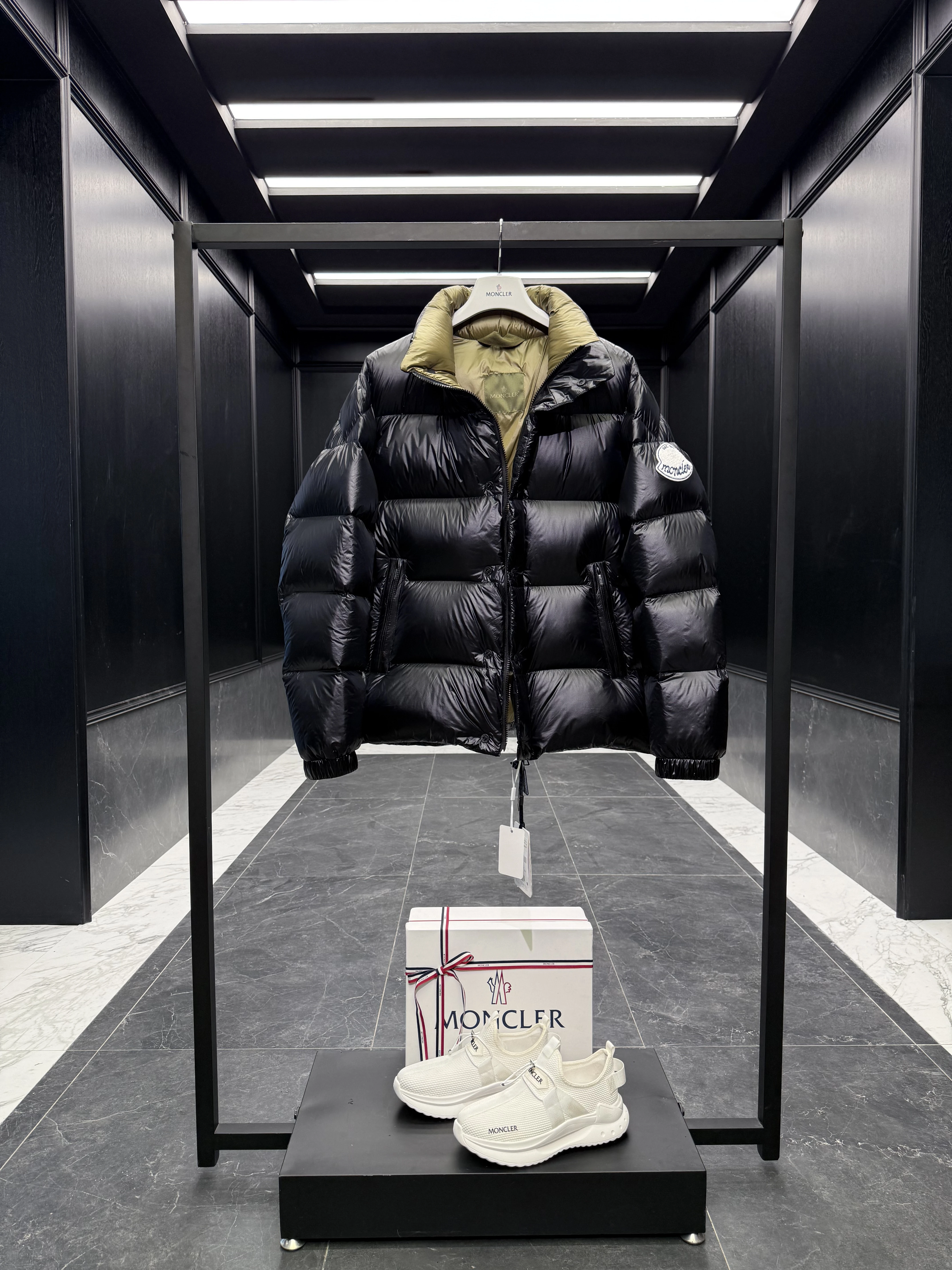 MONCLER Мужской пуховик Tripiti MONCLER Мужской пуховик Tripiti