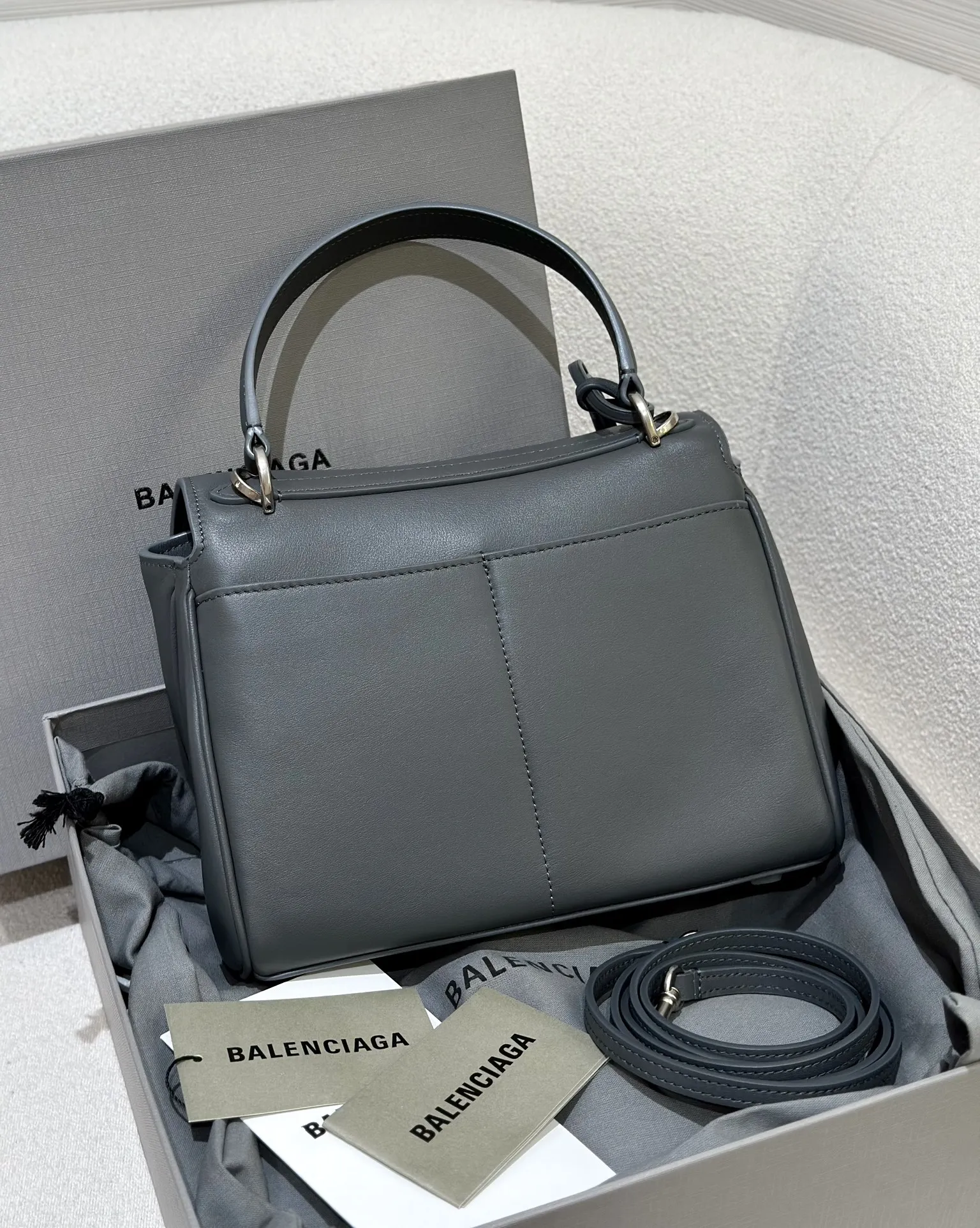 BALENCIAGA Женская сумка Rodeo grey BALENCIAGA Женская сумка Rodeo grey