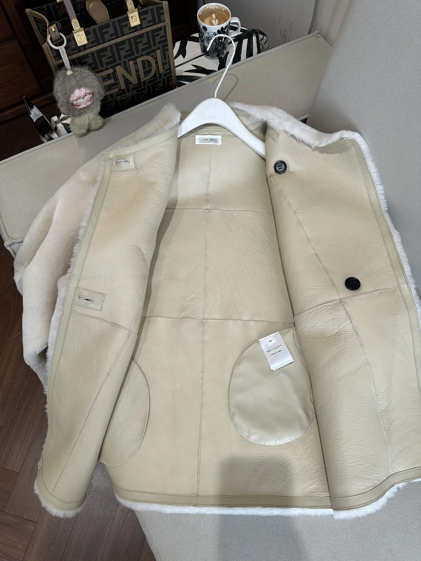 THE ROW Женская шуба из овчины THE ROW Женская шуба из овчины