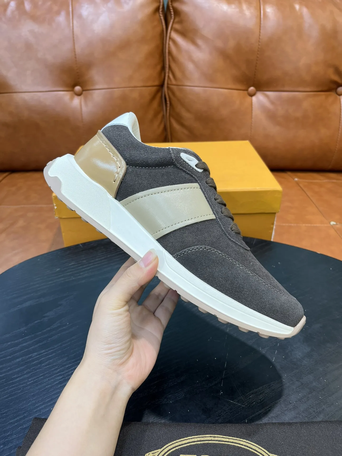 TOD'S Мужские кроссовки из натуральной кожи бежевые