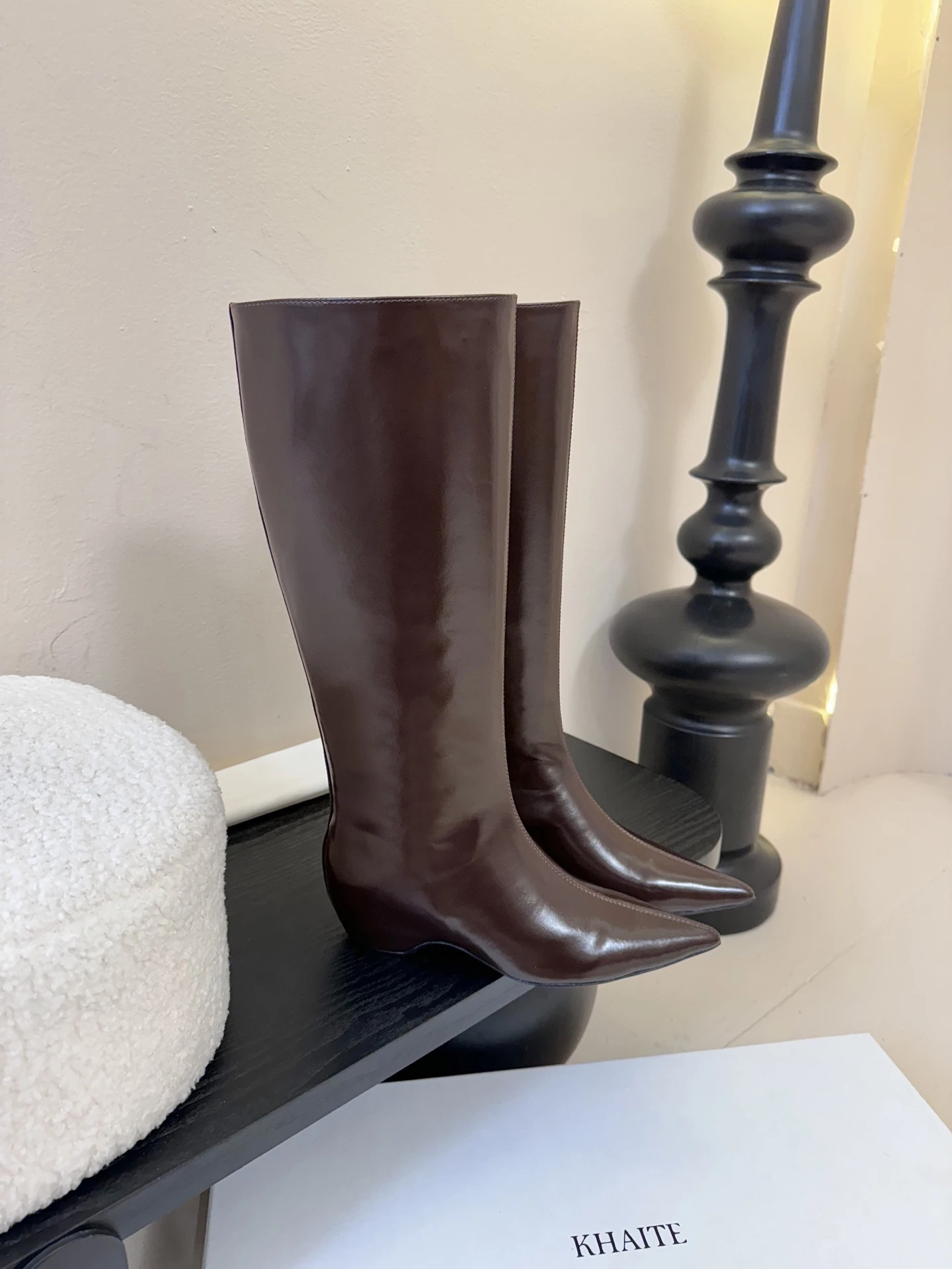 KHAITE Женские сапоги с острым носом