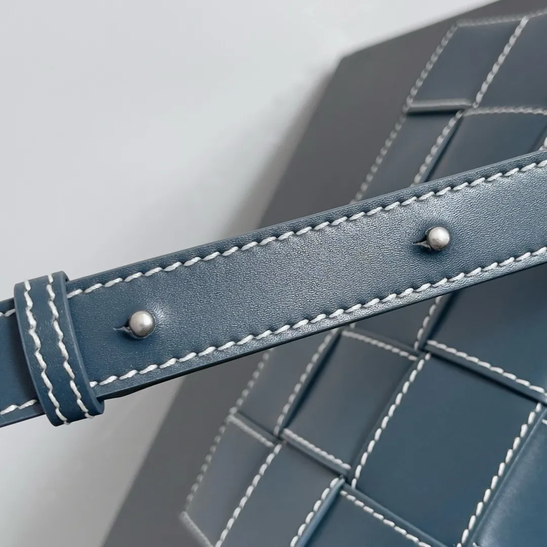 BOTTEGA VENETA Мужская сумка Cassette New Line Urban BOTTEGA VENETA Мужская сумка Cassette New Line Urban