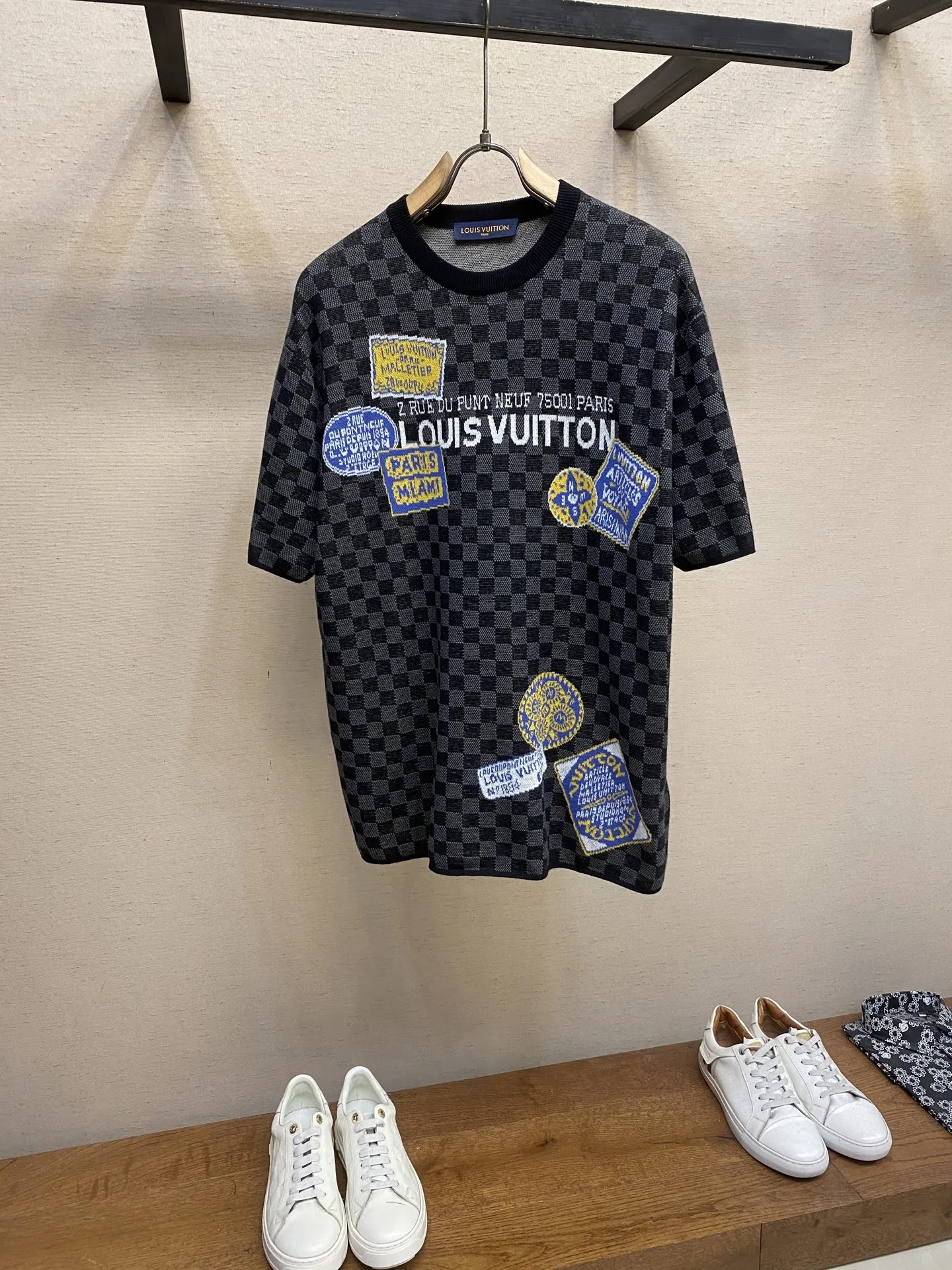 LOUIS VUITTON Мужская футболка с принтом LOUIS VUITTON Мужская футболка с принтом